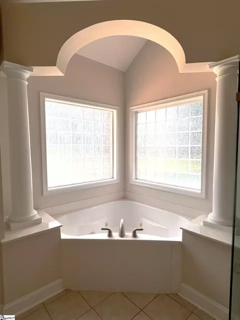 Bath - 3 Garbor Ct, Greer, SC 29650 photo 4 of 6