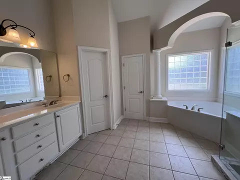 Bath - 3 Garbor Ct, Greer, SC 29650 photo 1 of 6
