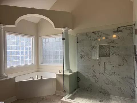 Bath - 3 Garbor Ct, Greer, SC 29650 photo 2 of 6