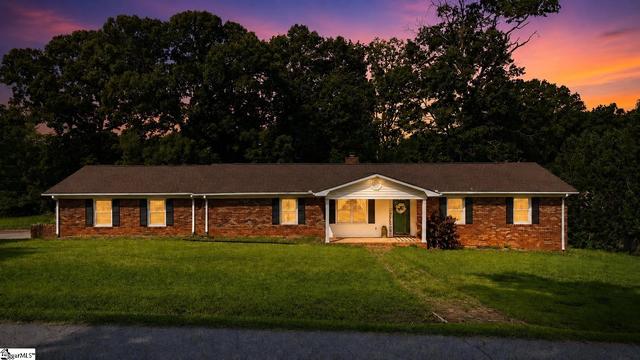 220 Millwood Ln, Wellford, SC 29385