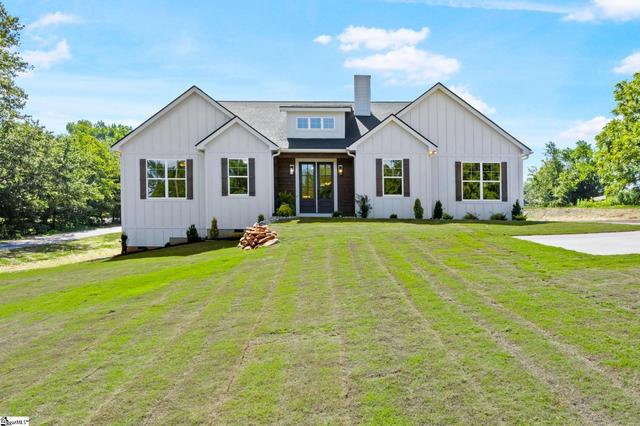 369 Pine Dr, Greer, SC 29651