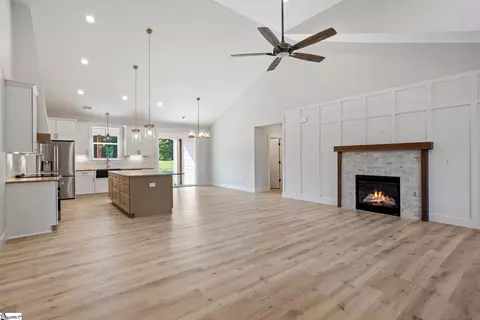 369 Pine Dr, Greer, SC 29651 photo 3