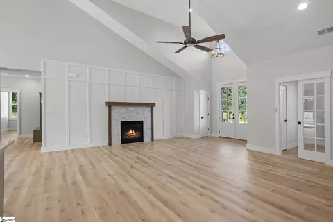 369 Pine Dr, Greer, SC 29651 photo 4