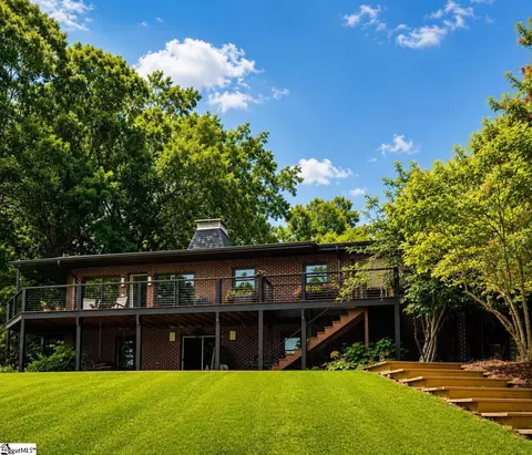 522 Sandshore Dr, Greenwood, SC 29649