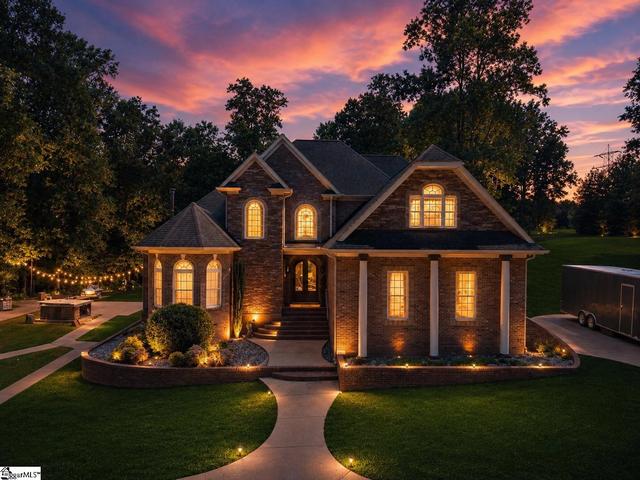 102 Point Bluff Ct, Inman, SC 29349