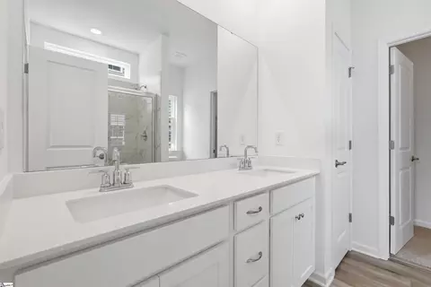 157 Farmwell Dr, Woodruff, SC 29388