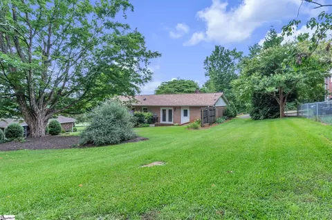 Exterior - 200 Rampey St, Easley, SC 29640 photo 3 of 9