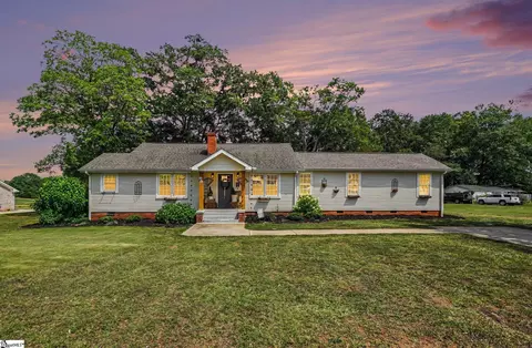 44 Wofford Rd, Taylors, SC 29687