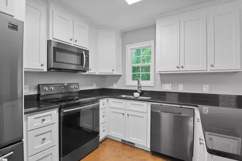 Kitchen - 119 Nicholas Ct, Easley, SC 29640 photo 4 of 4