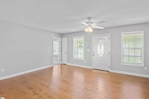 Living - 119 Nicholas Ct, Easley, SC 29640 photo 2 of 5