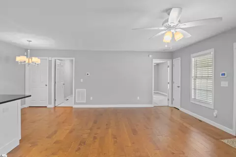 Living - 119 Nicholas Ct, Easley, SC 29640 photo 3 of 5