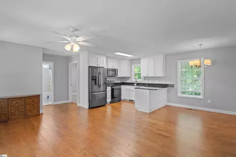 Living - 119 Nicholas Ct, Easley, SC 29640 photo 4 of 5