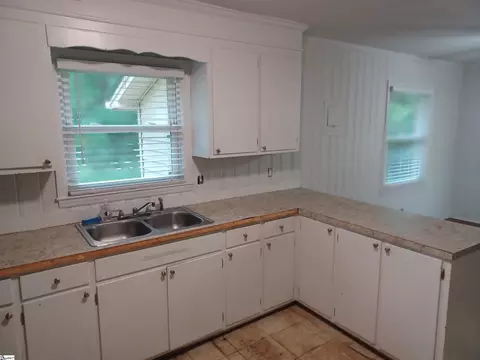 Kitchen - 616 Sunset Cir, Lancaster, SC 29720 photo 1 of 4