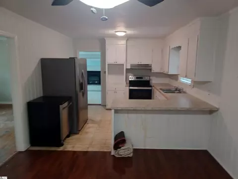 Kitchen - 616 Sunset Cir, Lancaster, SC 29720 photo 3 of 4