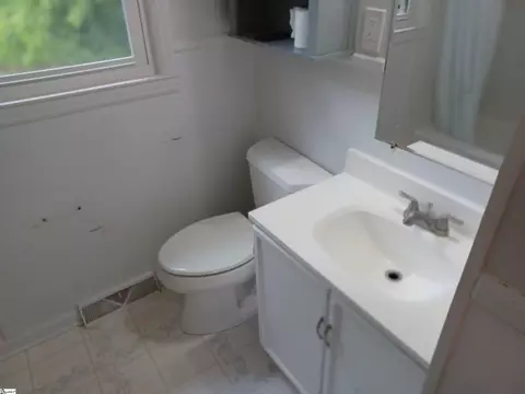 Bath - 616 Sunset Cir, Lancaster, SC 29720 photo 2 of 4
