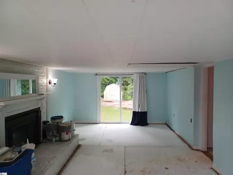 Living - 616 Sunset Cir, Lancaster, SC 29720 photo 5 of 6