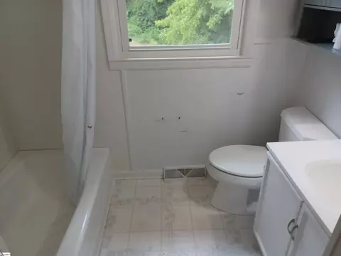 Bath - 616 Sunset Cir, Lancaster, SC 29720 photo 3 of 4