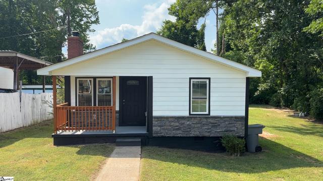 148 Loop St, Wellford, SC 29385