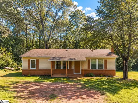210 Washborn Ave, Pendleton, SC 29670