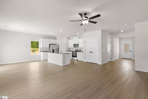1204 Crested Iris St, Moore, SC 29369 photo 4