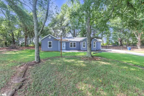 202 Green Meadows Cir, Fountain Inn, SC 29644