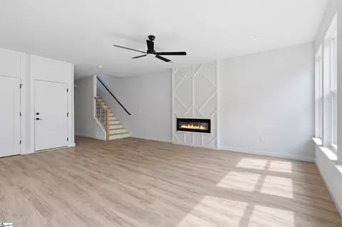 Living - 201 Earl St, Greer, SC 29651 photo 3 of 3