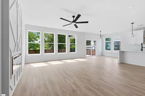 Living - 201 Earl St, Greer, SC 29651 photo 1 of 3