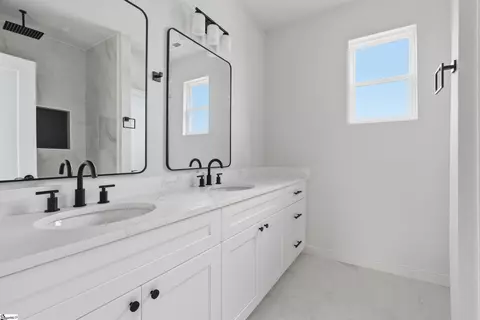 Bath - 201 Earl St, Greer, SC 29651 photo 1 of 2