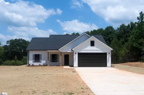 486 Hellams Rd, Gray Court, SC 29645