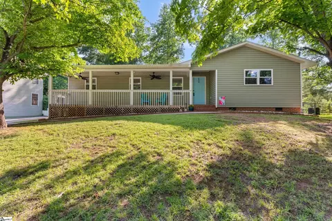 104 Pinonwood Ct, Simpsonville, SC 29680
