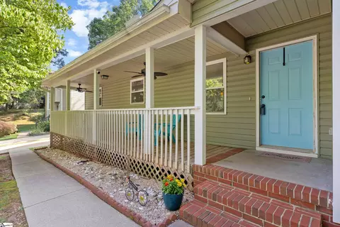 104 Pinonwood Ct, Simpsonville, SC 29680