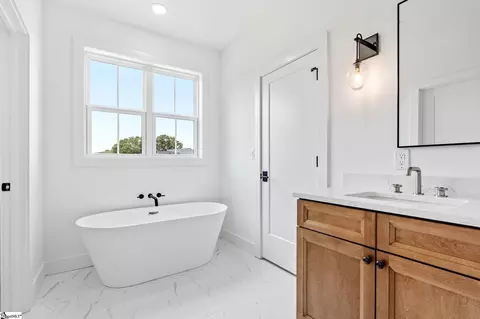 Bath - 744 Garrison Rd, Pelzer, SC 29669 photo 3 of 5