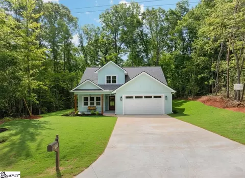 Exterior - 406 Point Rd, Westminster, SC 29693 photo 3 of 9