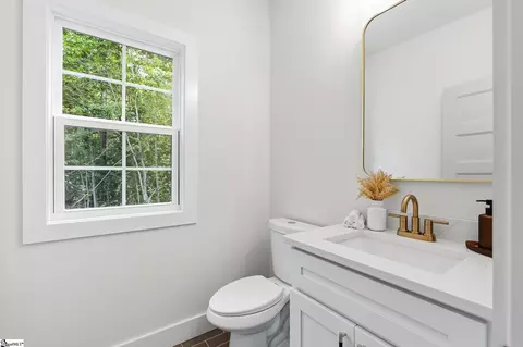 Bath - 406 Point Rd, Westminster, SC 29693 photo 1 of 7