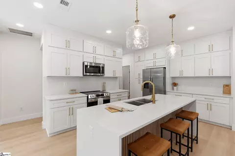 Kitchen - 406 Point Rd, Westminster, SC 29693 photo 3 of 5