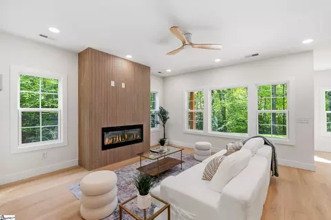 Living - 406 Point Rd, Westminster, SC 29693 photo 1 of 4