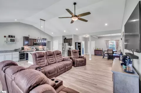 488 Pearson Rd, Greer, SC 29651 photo 3