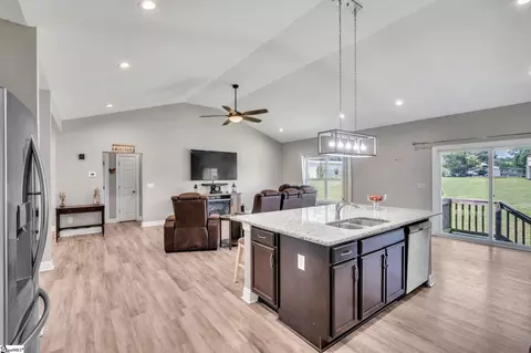 488 Pearson Rd, Greer, SC 29651 photo 6