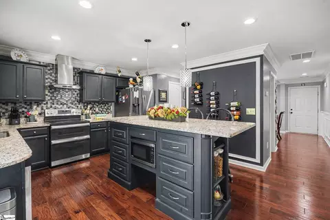 Kitchen - 707 Markham Cir, Moore, SC 29369 photo 2 of 3