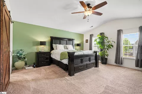 Bedroom - 707 Markham Cir, Moore, SC 29369 photo 2 of 5