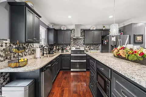 Kitchen - 707 Markham Cir, Moore, SC 29369 photo 3 of 3
