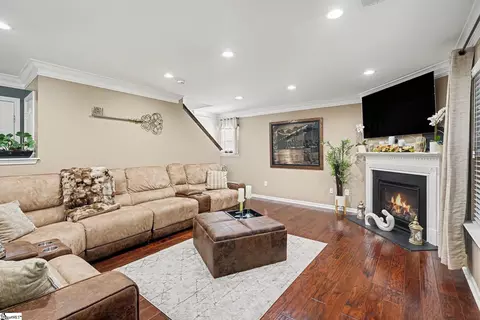 Living - 707 Markham Cir, Moore, SC 29369 photo 1 of 1