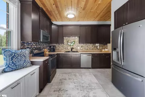 Kitchen - 623 W Ridgeway Dr, Honea Path, SC 29654 photo 2 of 3