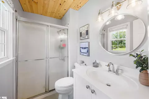 Bath - 623 W Ridgeway Dr, Honea Path, SC 29654 photo 2 of 2