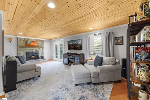 Living - 623 W Ridgeway Dr, Honea Path, SC 29654 photo 1 of 1