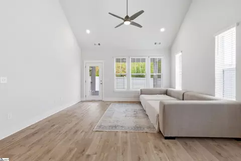 Living - 110 Doya Ct, Central, SC 29630 photo 3 of 5