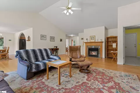 111 Dillard Rd, Duncan, SC 29334 photo 2