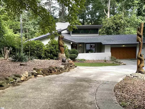 121 Circle Dr, Townville, SC 29689