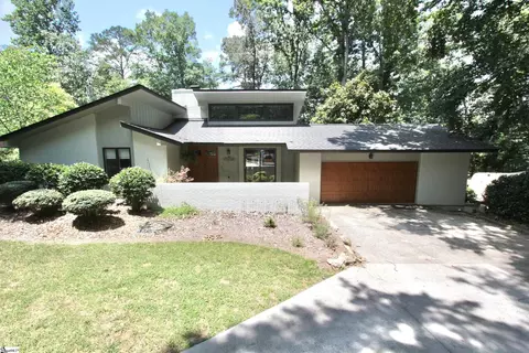 121 Circle Dr, Townville, SC 29689