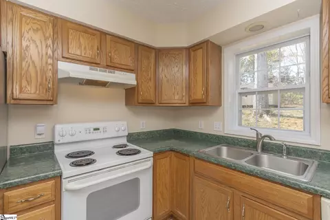 Kitchen - 107 Brookside Cir, Honea Path, SC 29654 photo 3 of 4